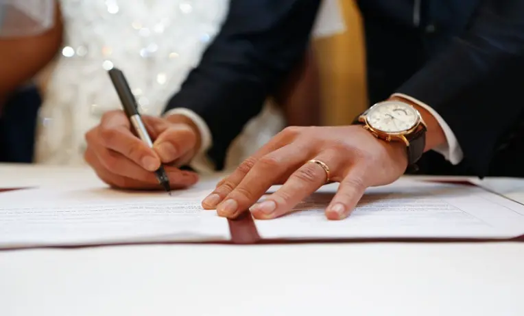 شروط زواج السعودية من أجنبي خارج المملكة