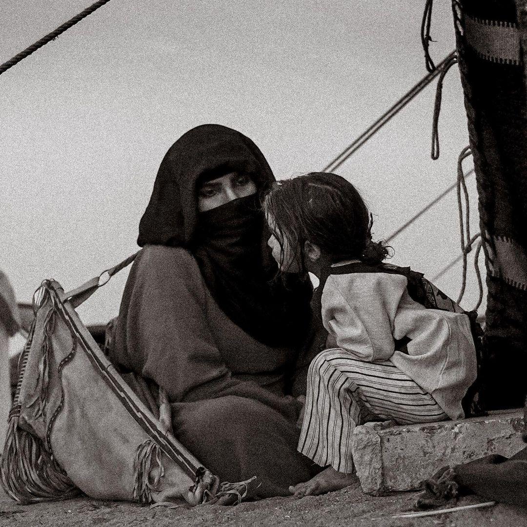 صور سارة الودعاني يوم التأسيس ومن هي شبيهتها