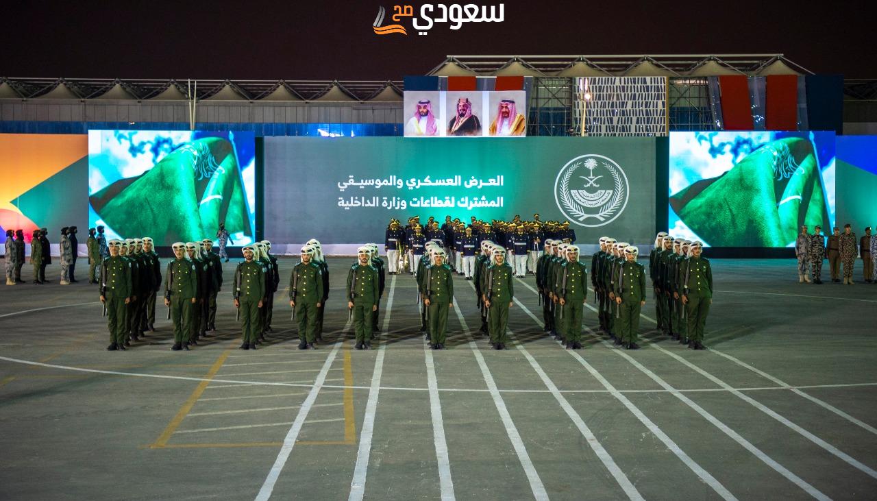 احتفالات اليوم الوطني: واجهة روشن البحرية تتزين بالعروض العسكرية للمجندات ا
