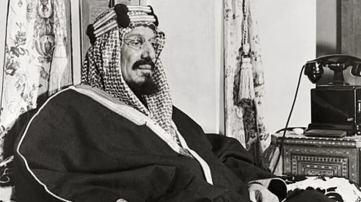 كيف مات الملك عبد العزيز بن عبد الرحمن بن فيصل آل سعود