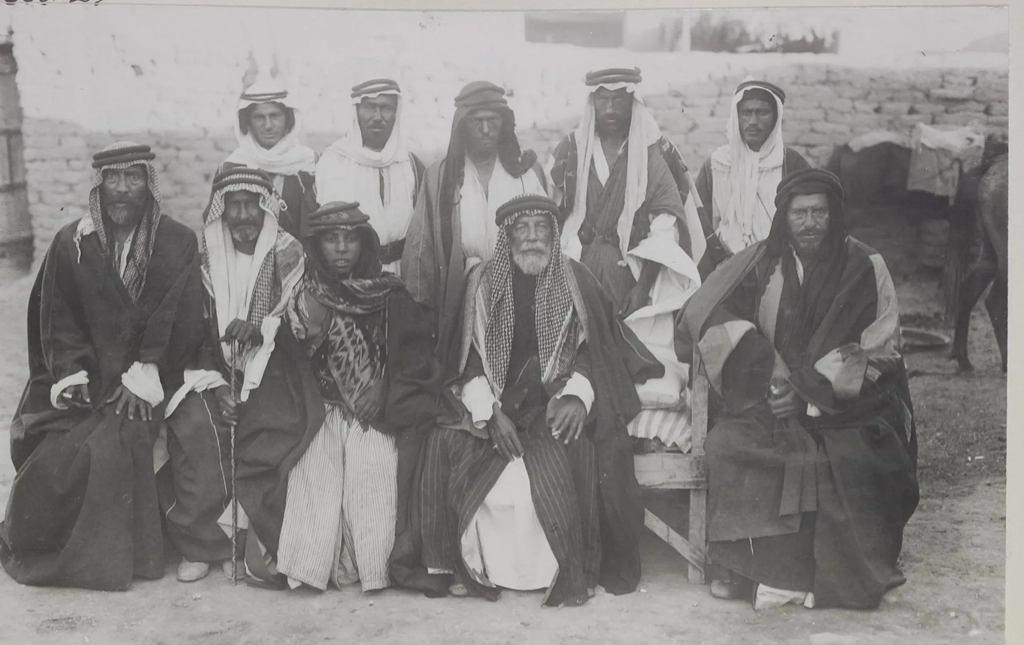 وش يرجعون الدواسر؟ ومن هو شيخهم؟